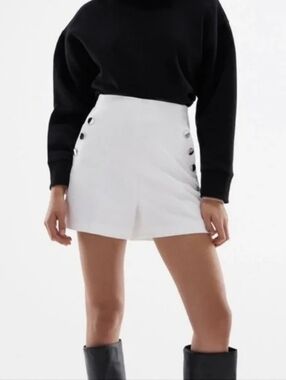 Zara High-Waist White Button Shorts